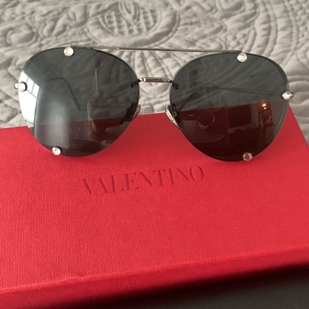 Valentino sunglasses authentic - Picture 2 of 3